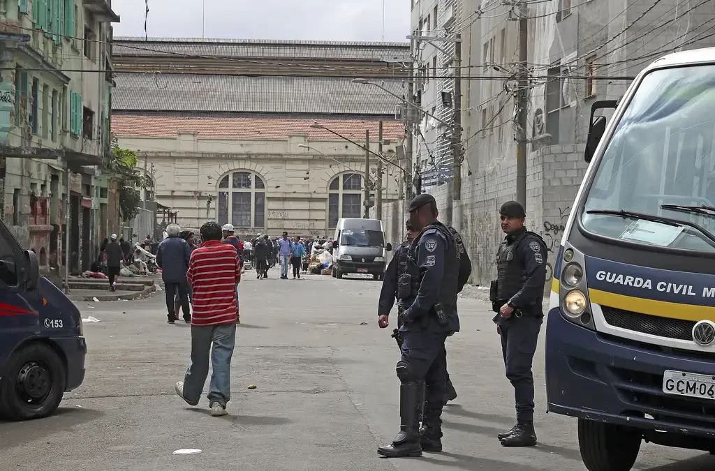 LABCIDADE: Enquanto o poder público insiste em dispersar a cracolândia, moradores do Centro precisam se virar por conta própria